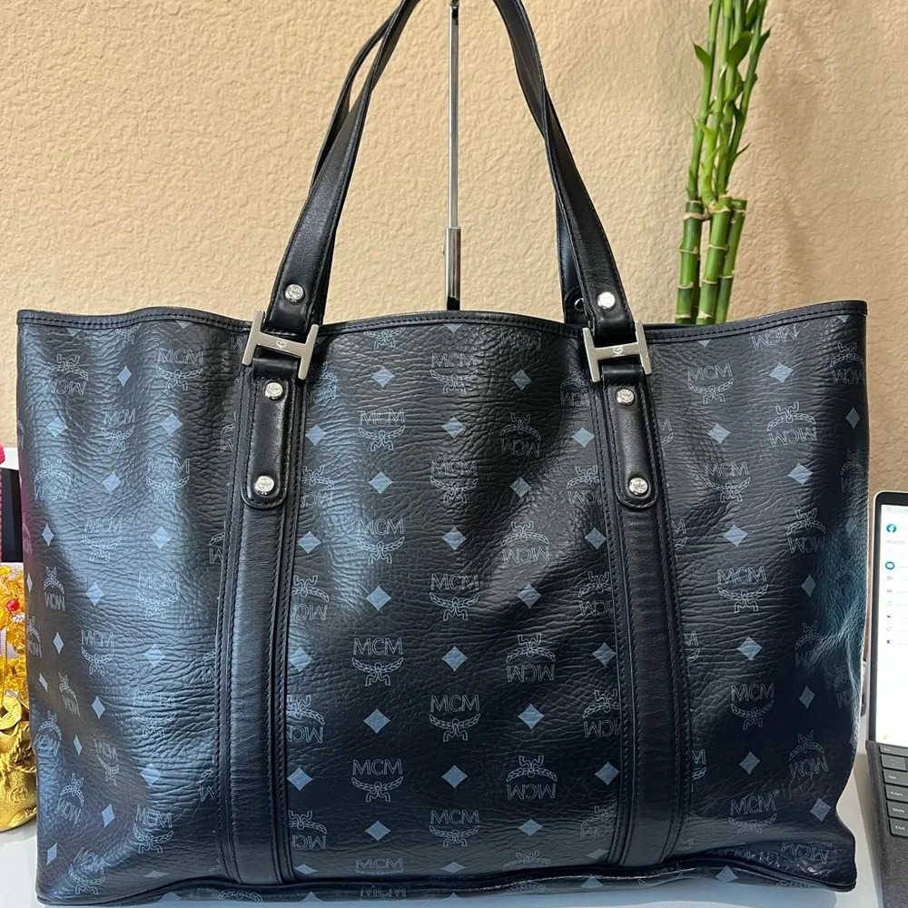 MCM Jumbo Black Visetos Tote - Picture 2 of 16